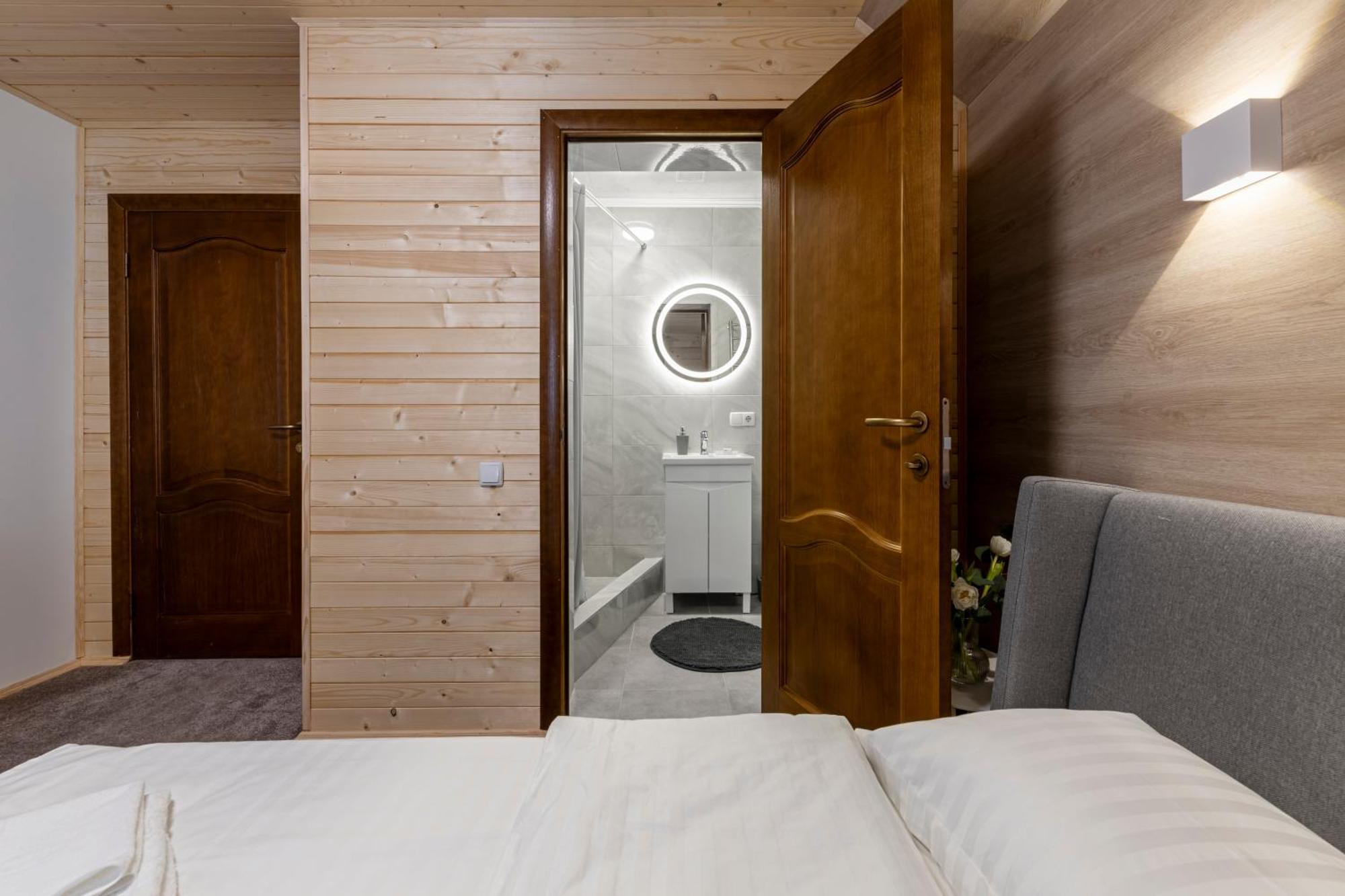 Woodvel House Guest house Palyanytsya