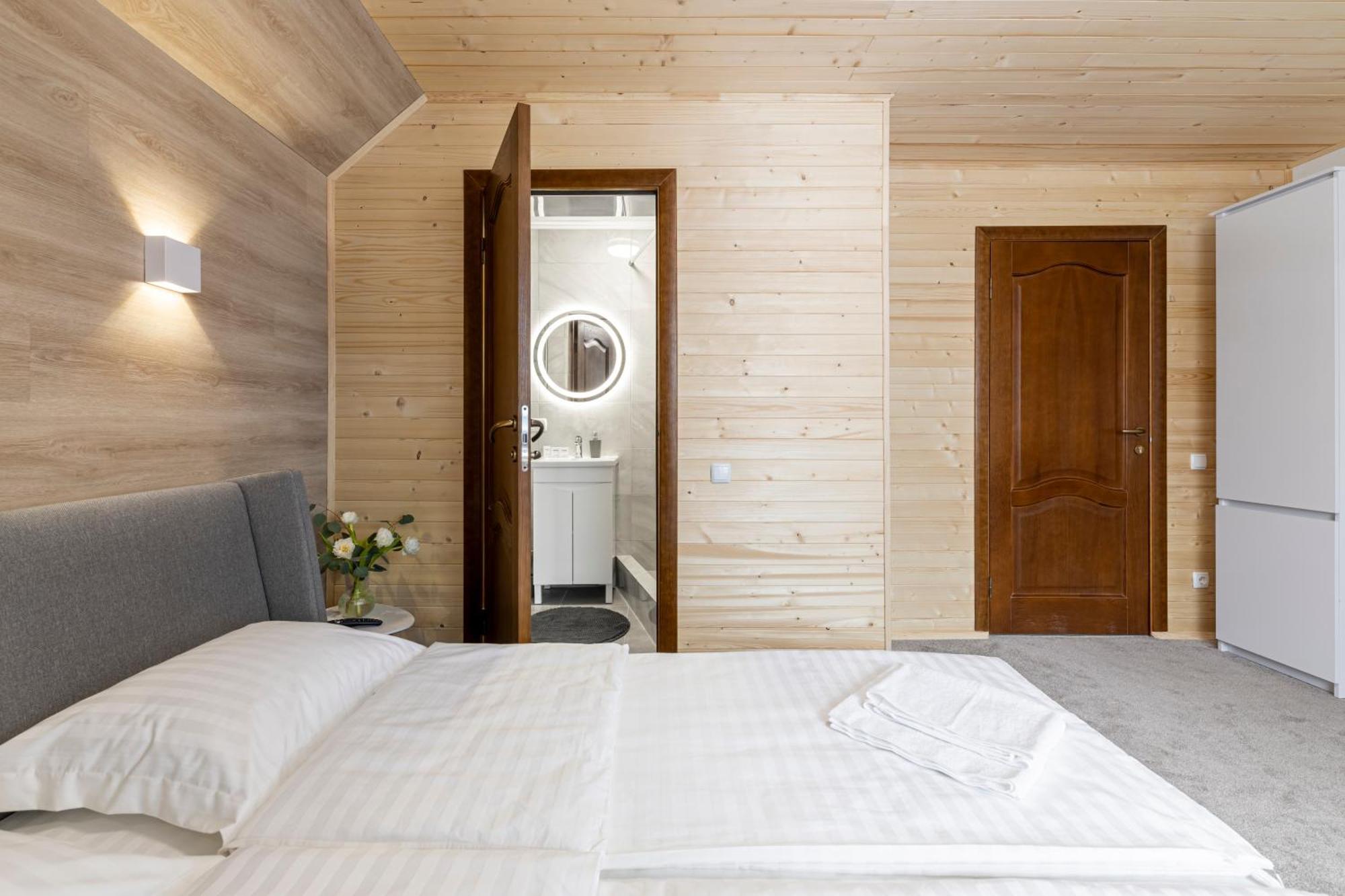 Woodvel House Guest house *